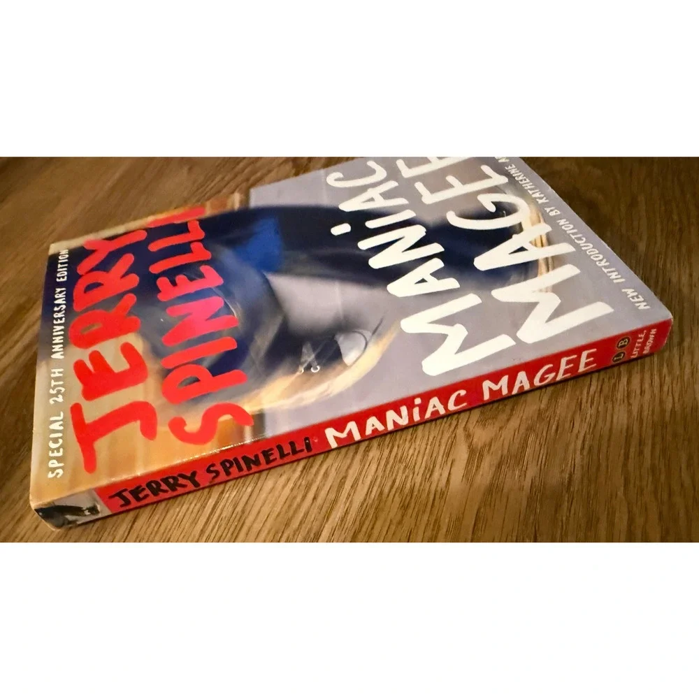 📕 Maniac Magee – Jerry Spinelli – 25th Anniversary Edition – Paperback – Newber